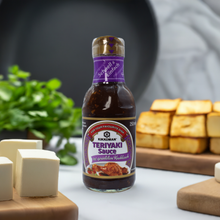 Lade das Bild in den Galerie-Viewer, Kikkoman Teriyaki-Sauce mit Knoblauch 250 ml
