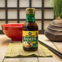 Lade das Bild in den Galerie-Viewer, Kikkoman Ramen Suppenbasis 250 ml
