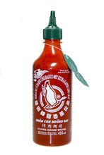 Load image into Gallery viewer, Flying Goose Sriracha Chili Sauce scharf
